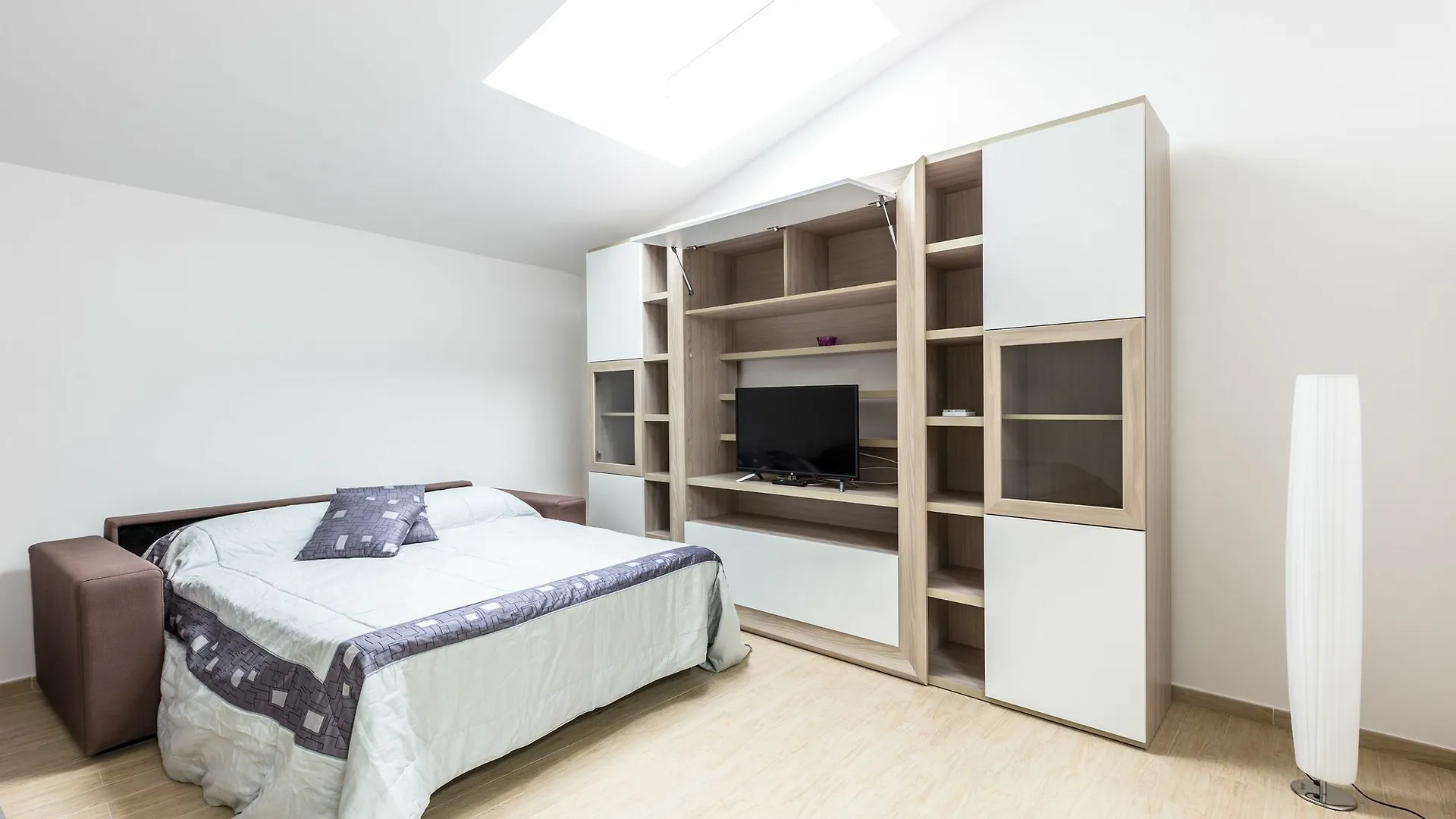 Studio C, Palazzo Quaroni Palermo 0*,