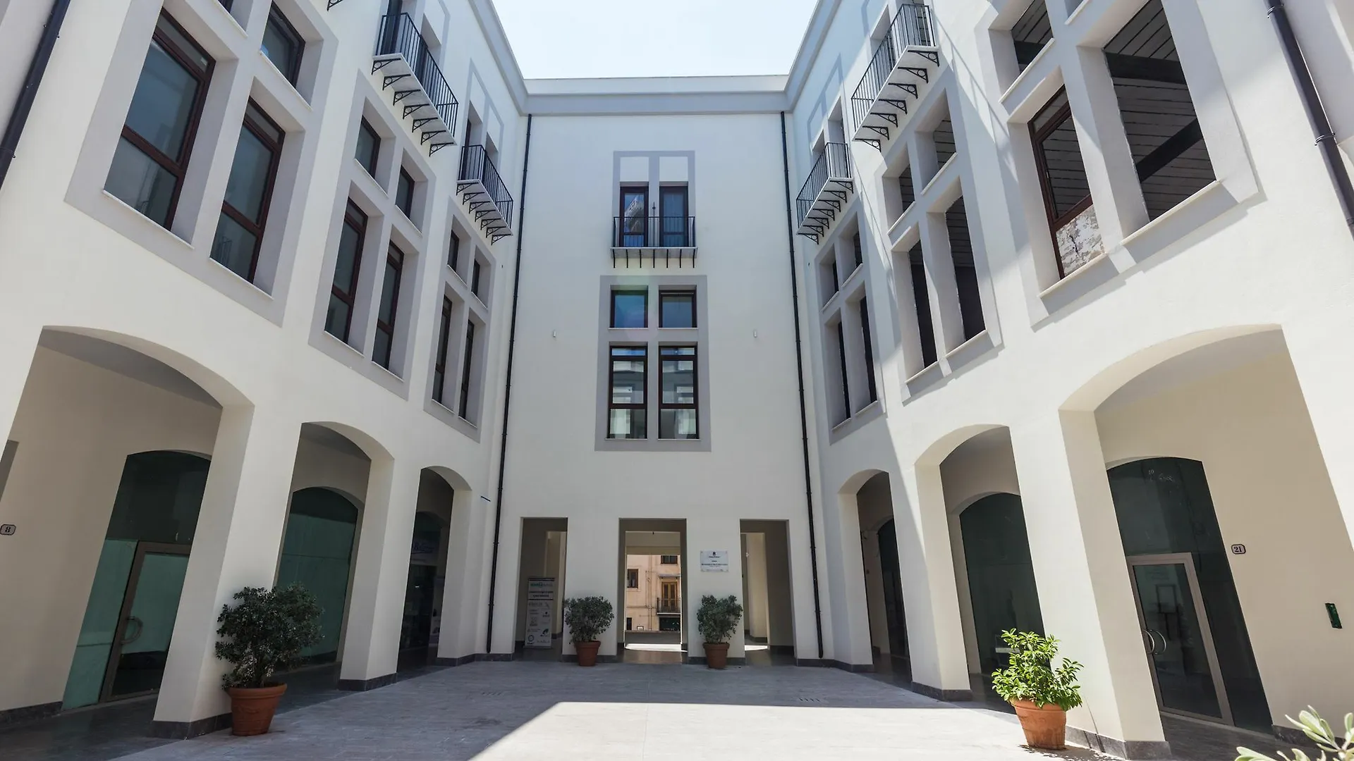 Studio C, Palazzo Quaroni Palermo Apartment